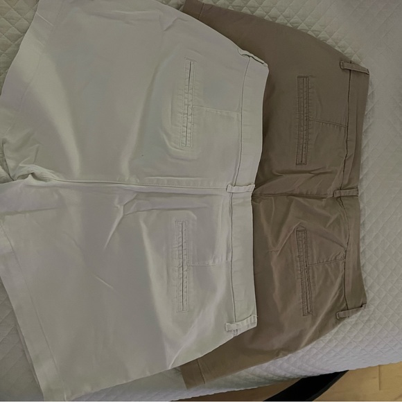 Two Pair of Old Navy Shorts Size 8 White and Khaki - Picture 3 of 5